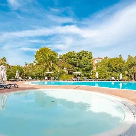 Apartmanhotel Pierre & Le Hameau De La Pinede Hyères