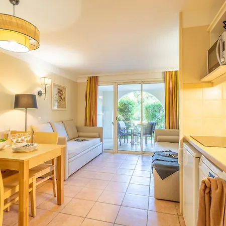 Apartmanhotel Pierre & Le Hameau De La Pinede