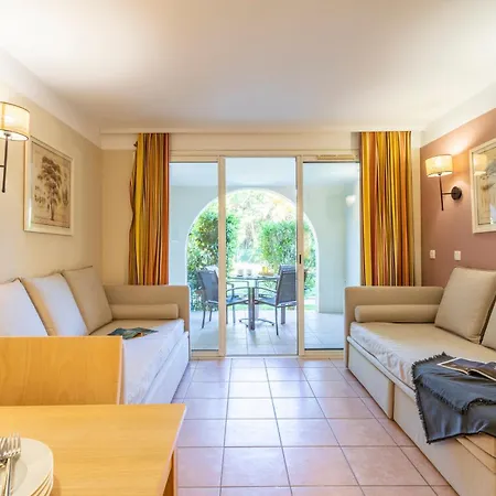 Apartmanhotel Pierre & Le Hameau De La Pinede