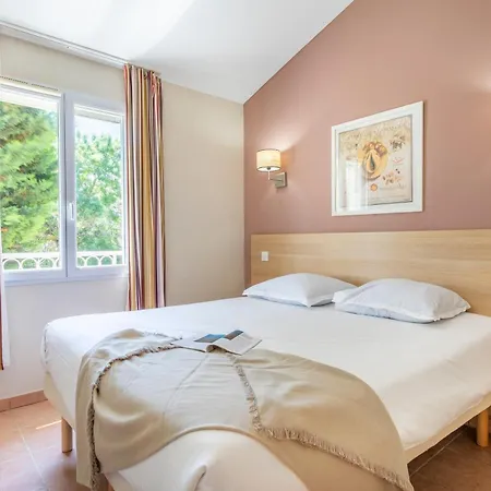 Pierre & Le Hameau De La Pinede Apartmanhotel 3*